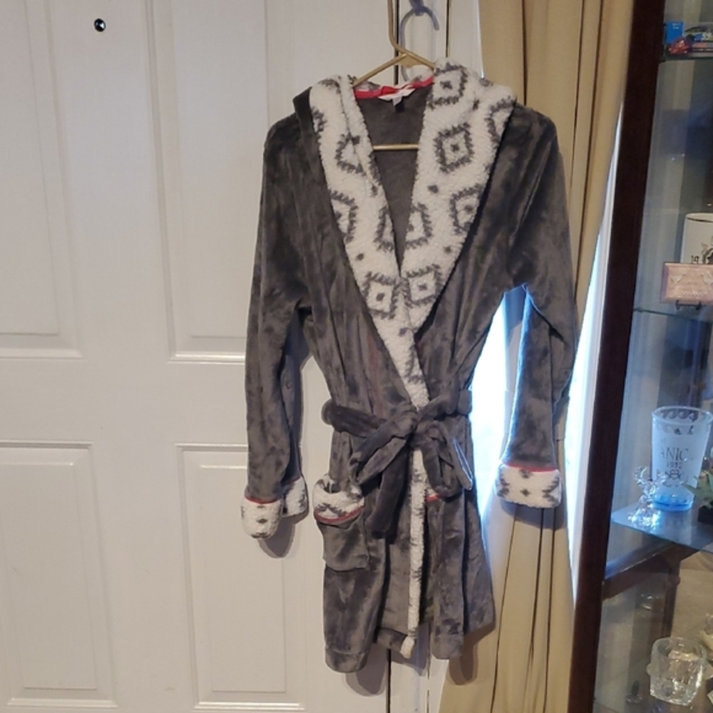 Secret Treasures Gray Robe with Patterned Trim